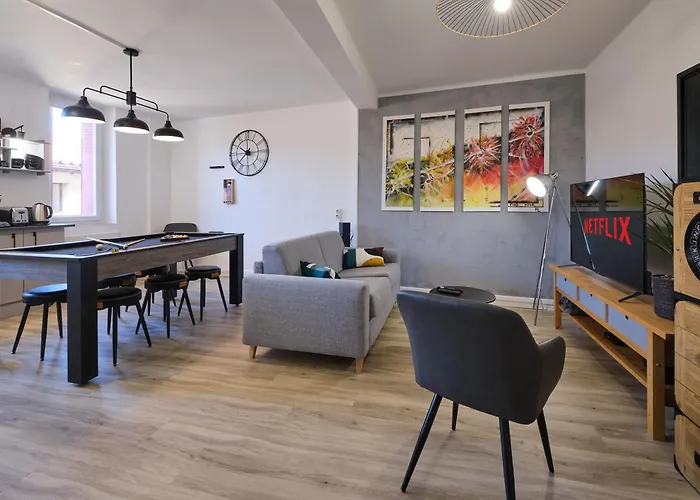 Apartment Magnifique*t4*centre Ville*wifi*billard*netflix* Limoux